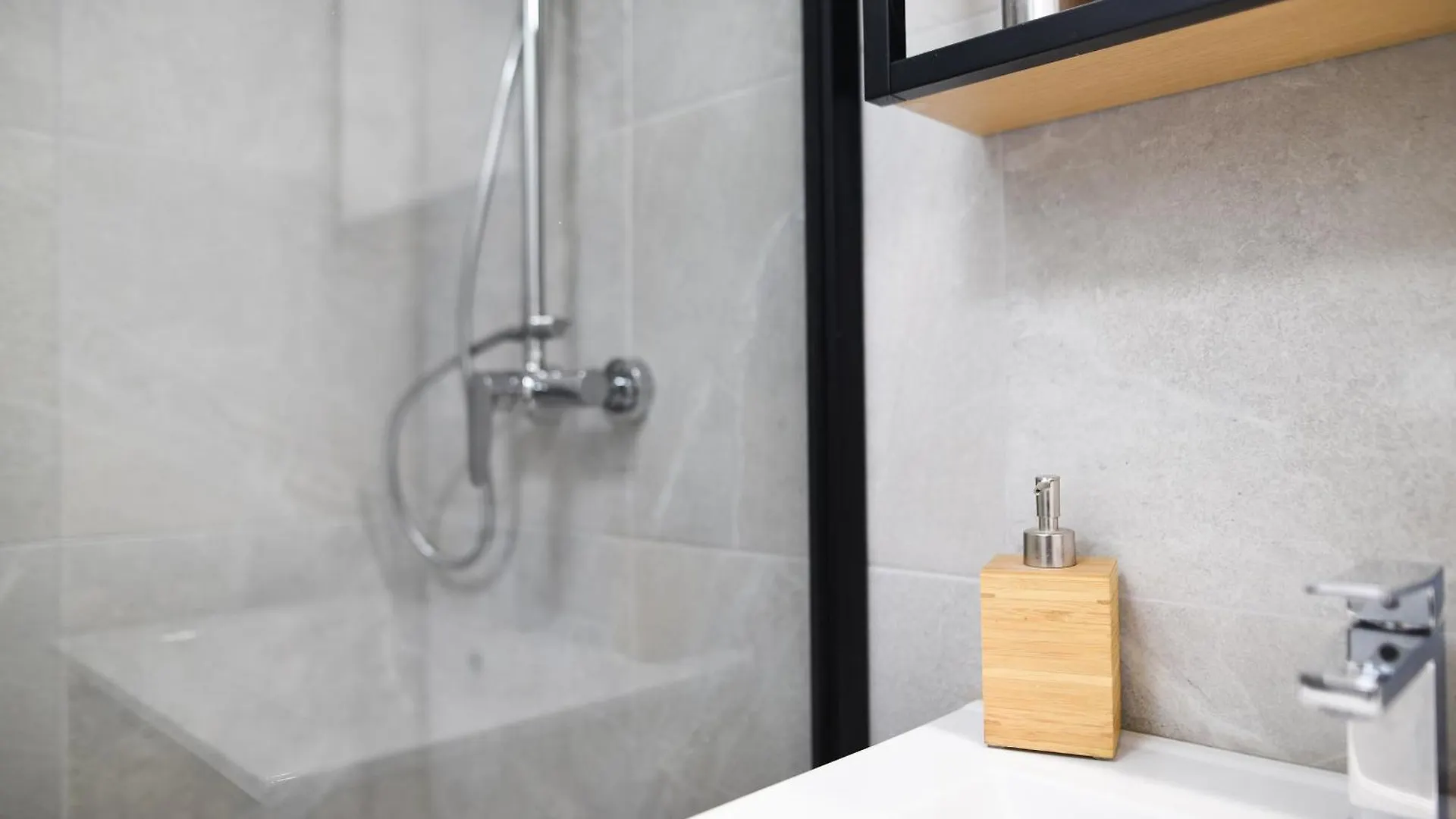 Chic T2 Avec Balcon Et Parking - Zenith, Hippodrome Apartment Toulouse